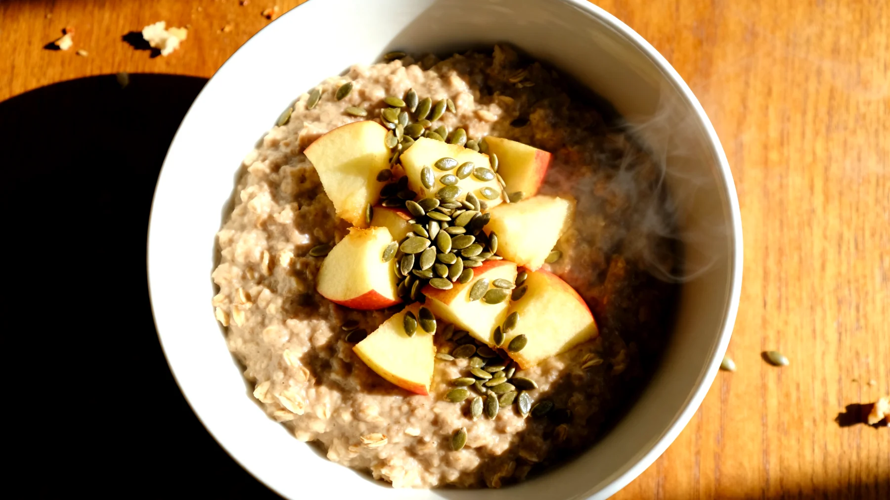 Porridge di avena con semi di canapa decorticati e mela cotta"