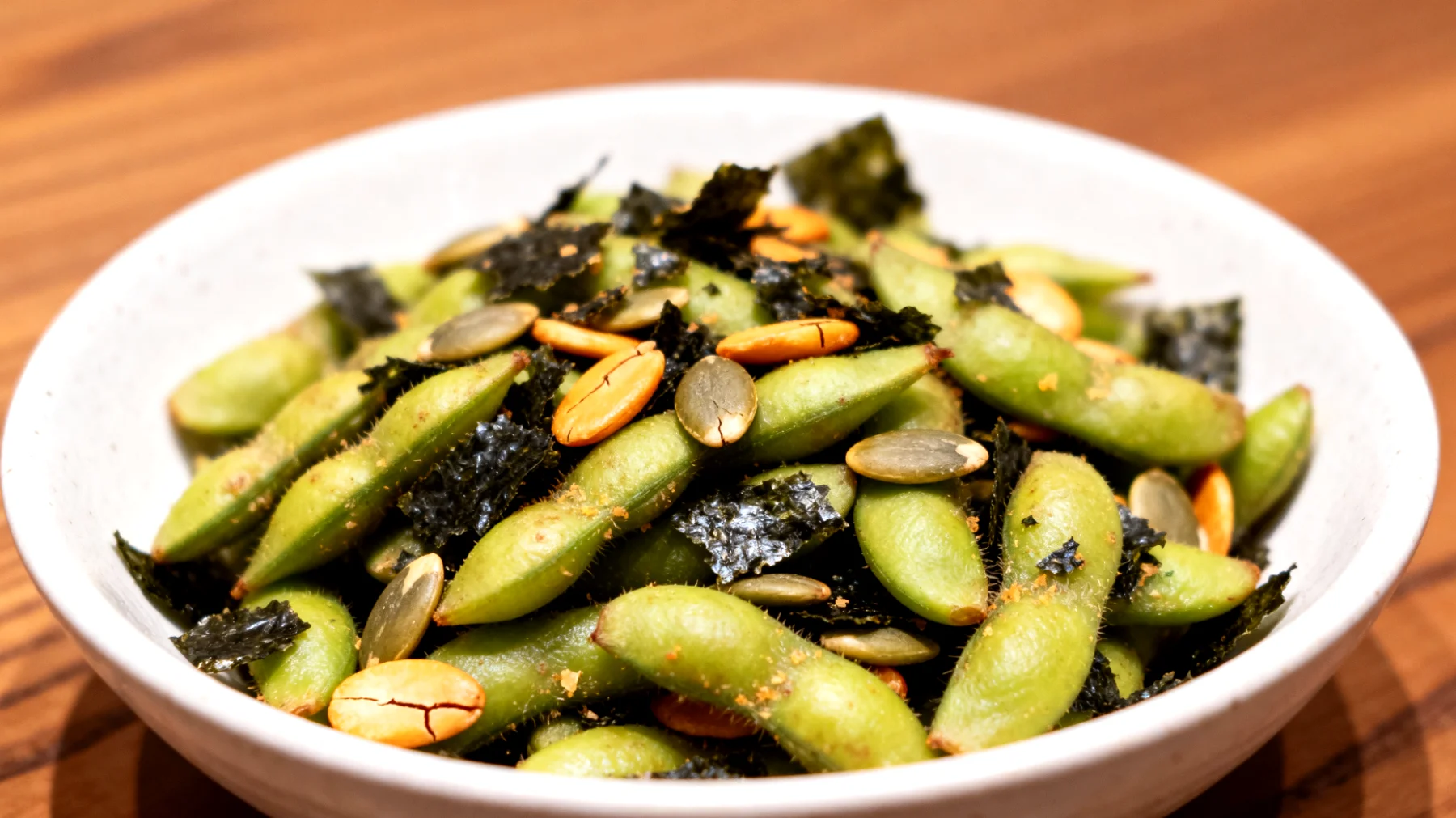 Edamame tostati con semi di zucca e alga nori sbriciolata"